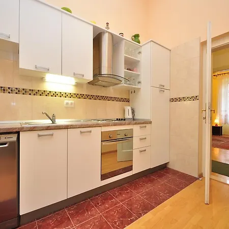 Anamarija-bacvice * Split